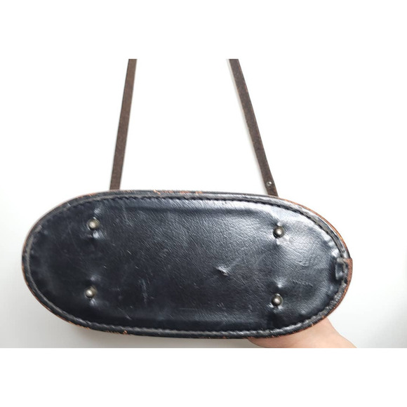 Handmade Leather Ladies handbag circular in shape - Picture 6 of 7